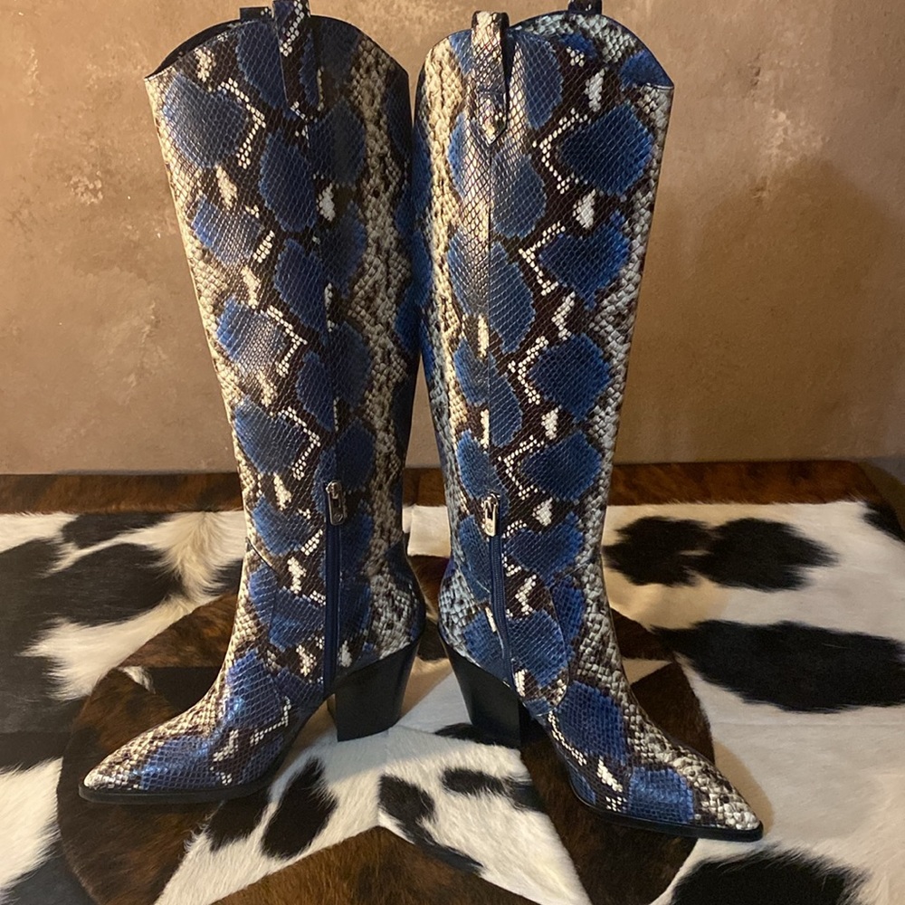 Antonio Melani blue Snake Skin Boots, size 9.5